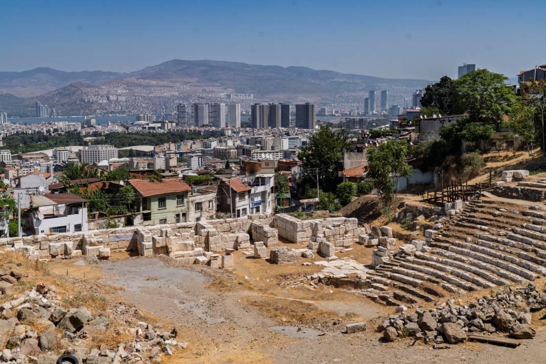 20 bin kişilik Antik Smyrna Tiyatrosu gün yüzüne çıkıyor 3