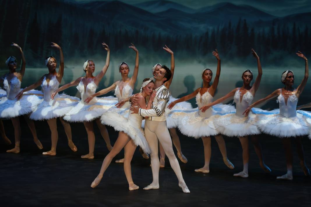 Kuğu Gölü ile festivalin perdesi açıldı 4