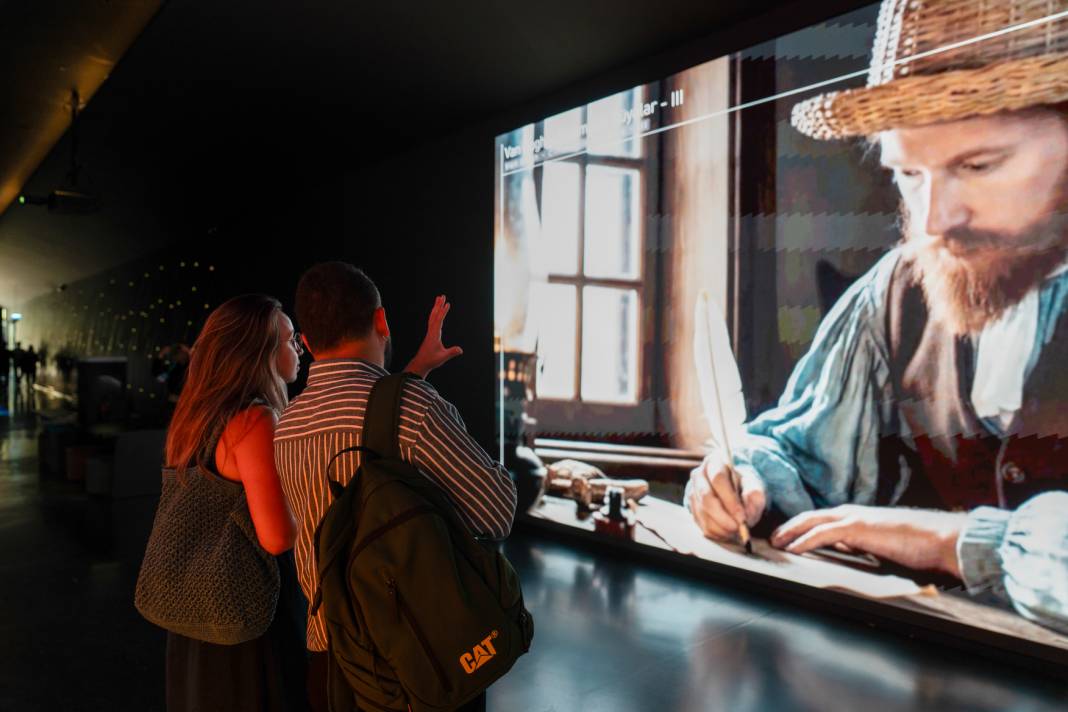 Van Gogh'un Işığında Dijital Bir Yolculuk: "Işığın İzinde" Sergisi Ziyarete Açıldı 5