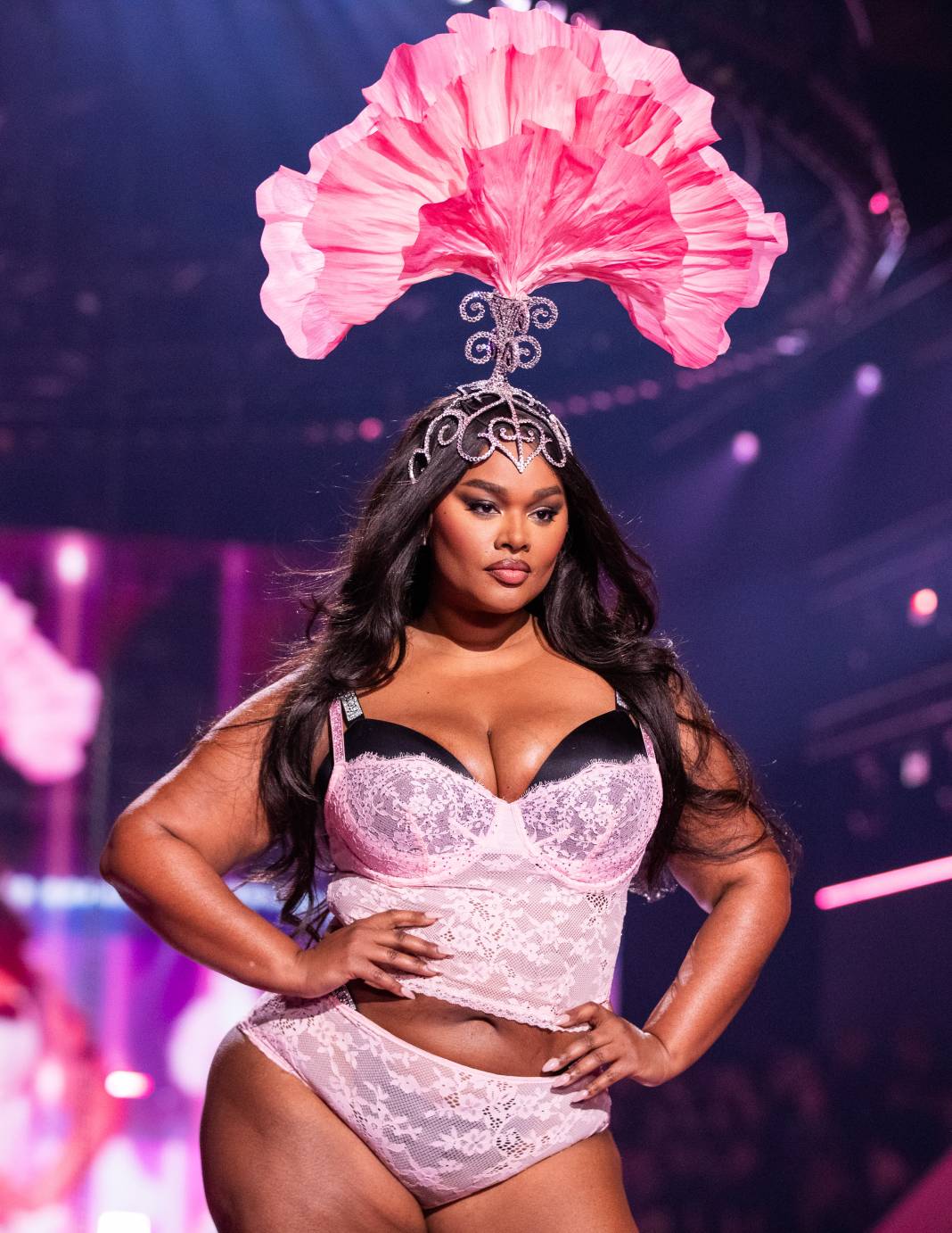 Moda tarihine geçen gece: Melekler yine büyüledi! 8