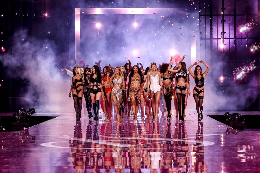 Moda tarihine geçen gece: Melekler yine büyüledi! 9