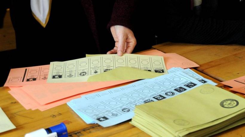 AKP 5 puan kaybetti, CHP birinci parti 1