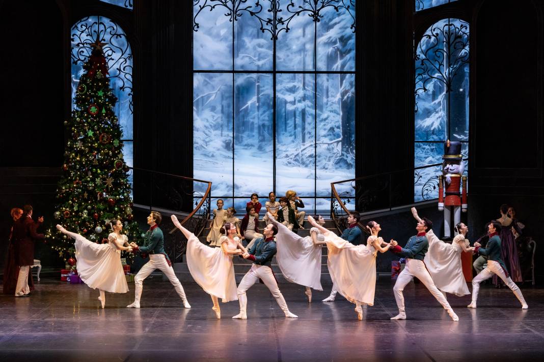 Yeni yıl klasiği “Fındıkkıran” balesi sahnede 6