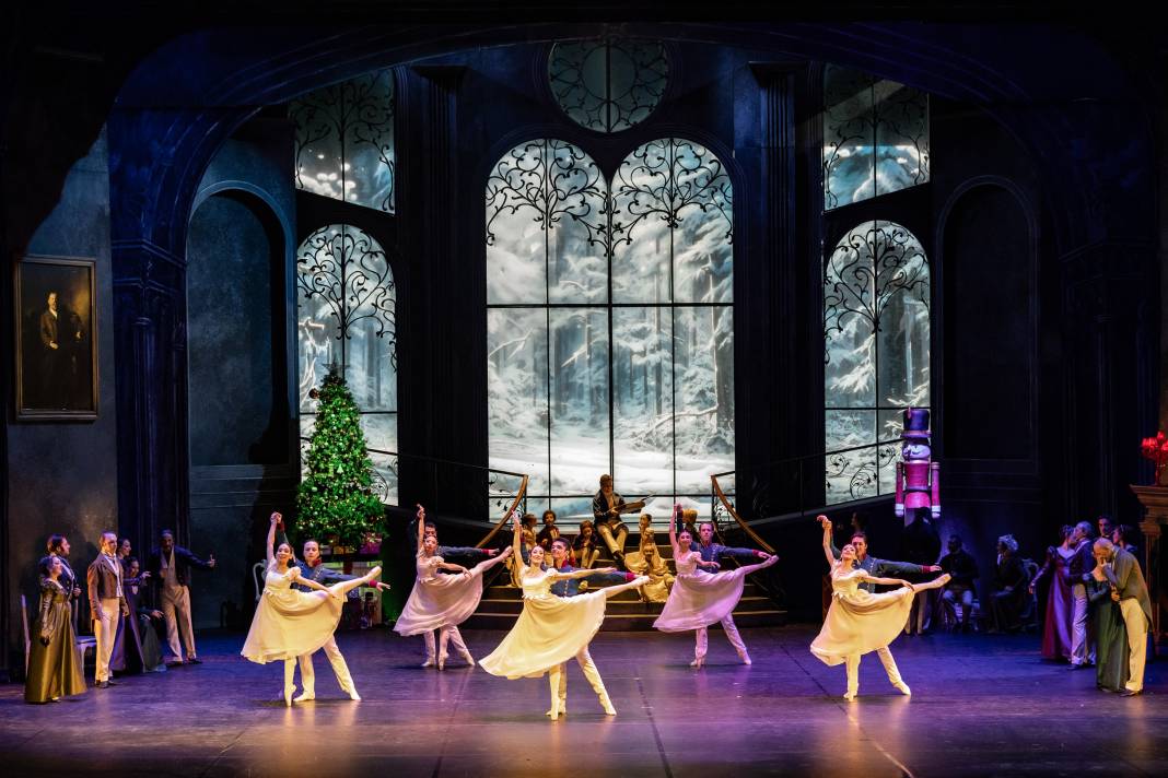 Yeni yıl klasiği “Fındıkkıran” balesi sahnede 2