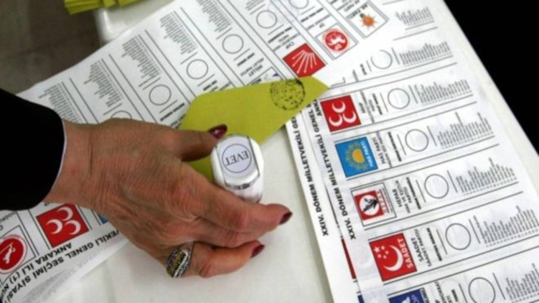 AKP 5 puan kaybetti, CHP birinci parti 2