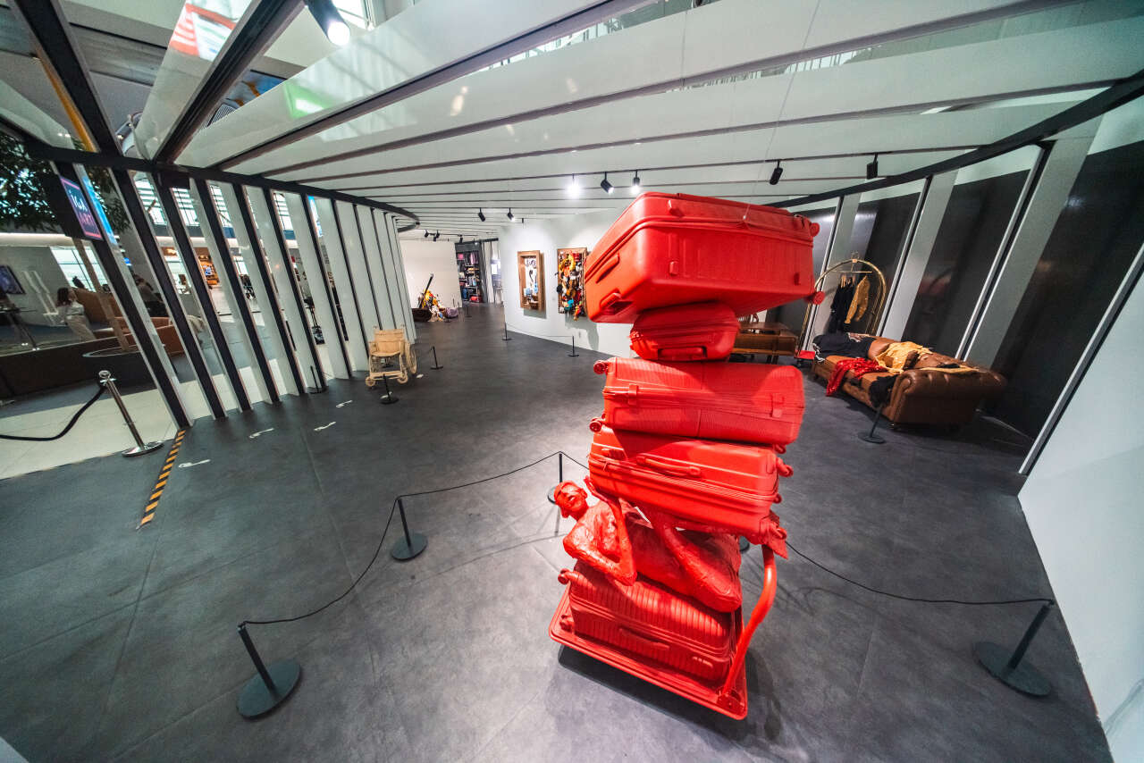 Beyazıt Öztürk havalimanında sergi açtı 3