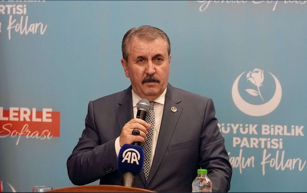 'En beğenilen' siyasetçiler anketinde dikkat çeken farklar! 5