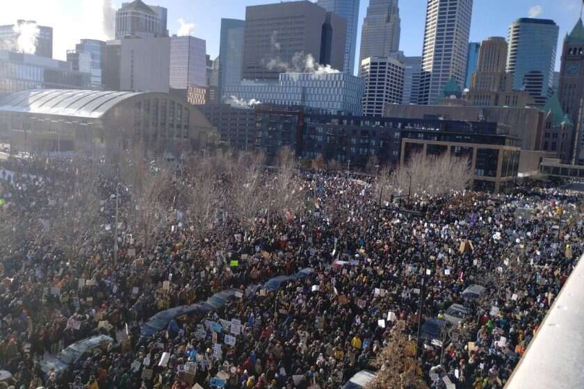 Minneapolis'te binlerce kişi toplandı 1