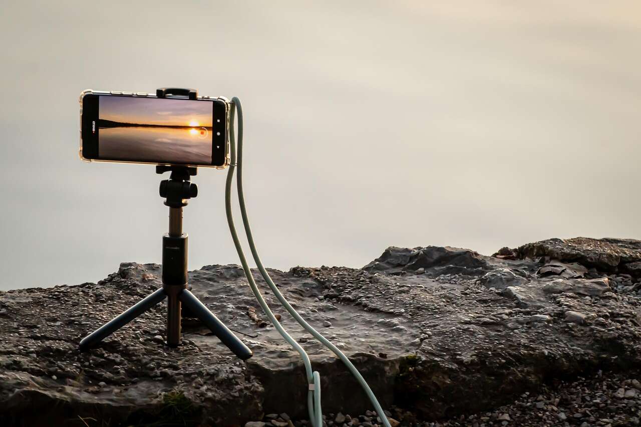 Telefon yüzünden ağrılarınız varsa dikkat: Bel ve boyun ağrısını artıran 5 hata 3