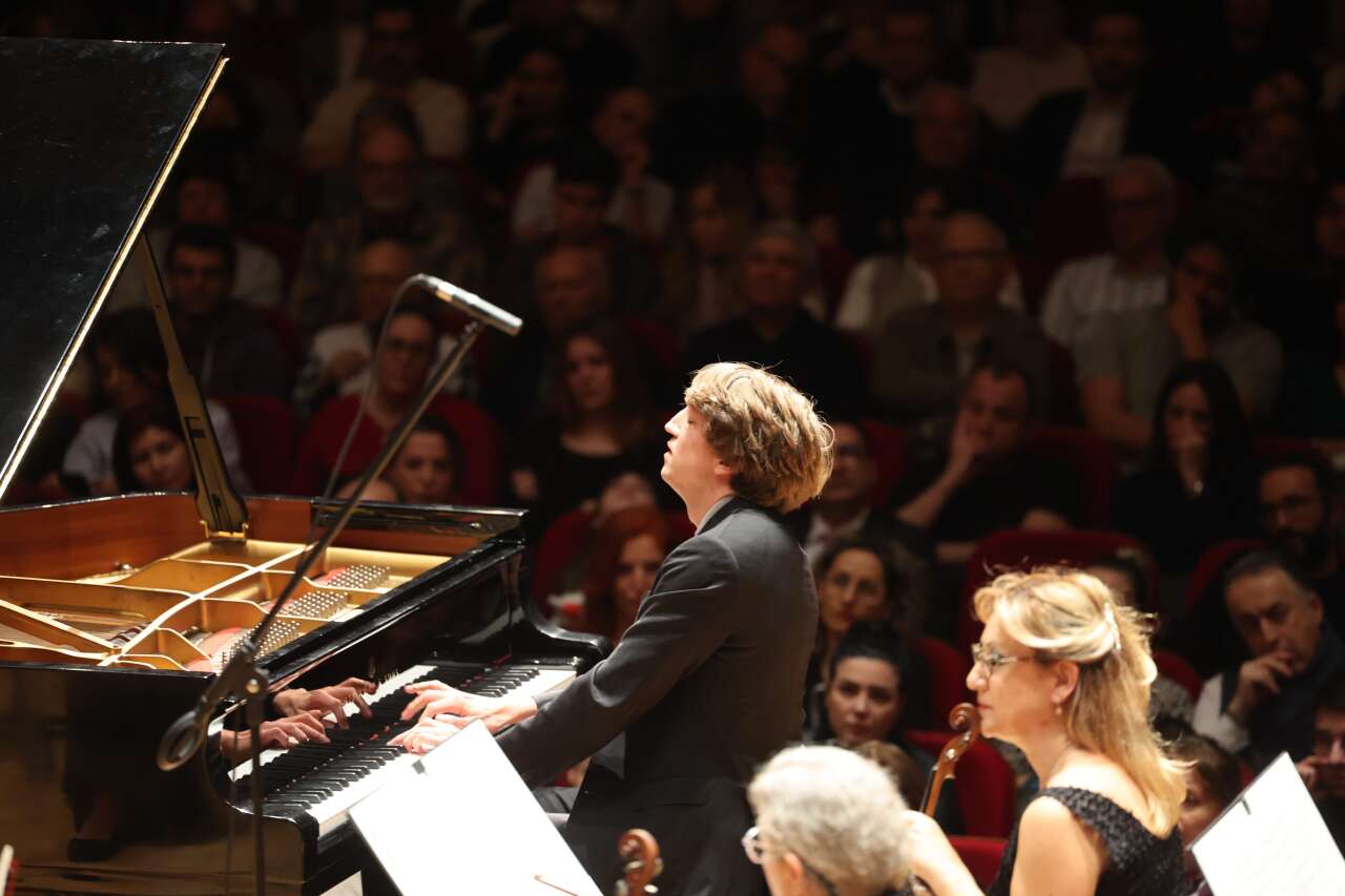 İzmir Devlet Senfoni’de acı gece: Başkemancı Deniz Özasker’e veda 4