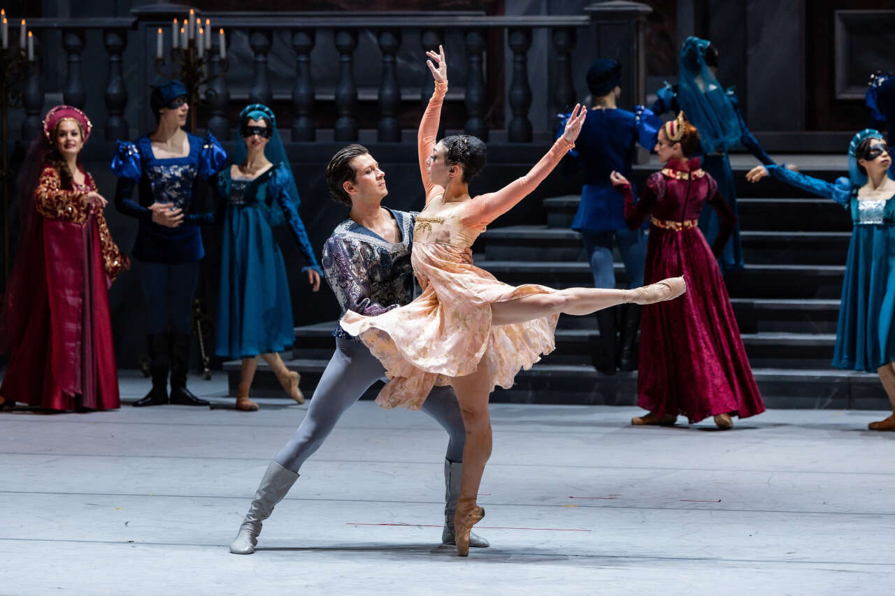 Romeo ve Juliet yeniden sahnede: Aşkın en kırılgan hâli AKM’de 6