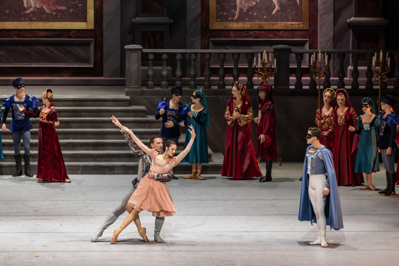 Romeo ve Juliet yeniden sahnede: Aşkın en kırılgan hâli AKM’de 5