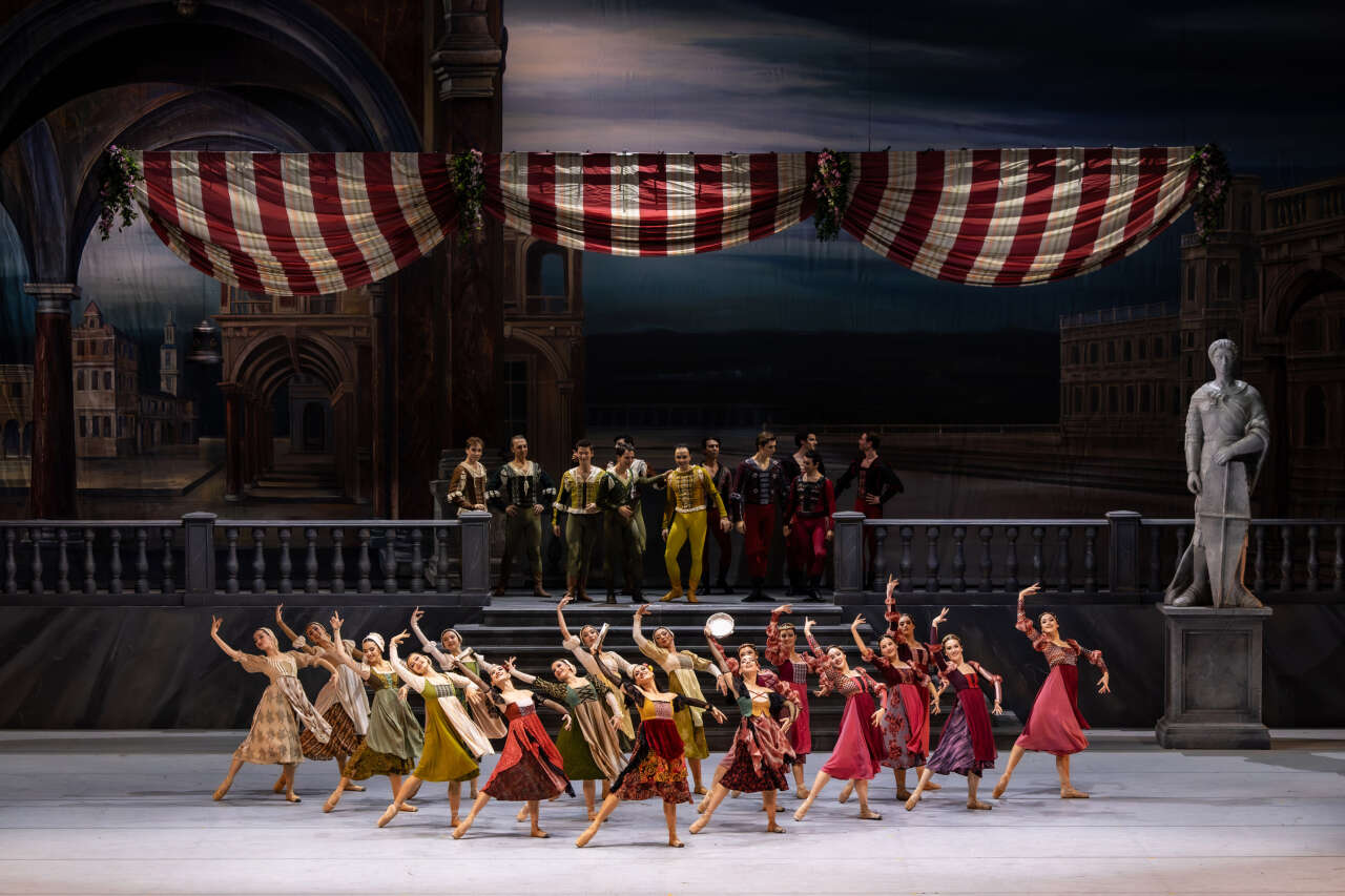 Romeo ve Juliet yeniden sahnede: Aşkın en kırılgan hâli AKM’de 2