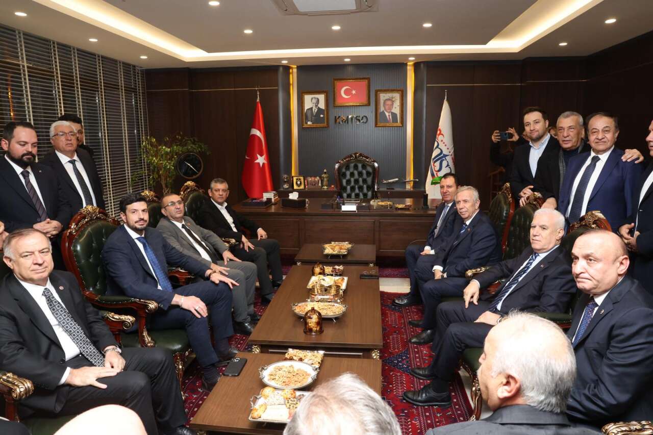 Mustafa Bozbey'den deprem bölgesine ziyaret 3