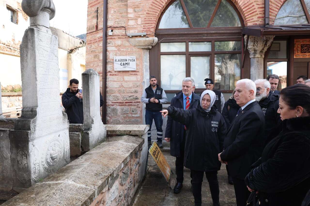Bursa'da 700 yıllık tarihi eserin haziresi gün yüzüne çıkıyor 4