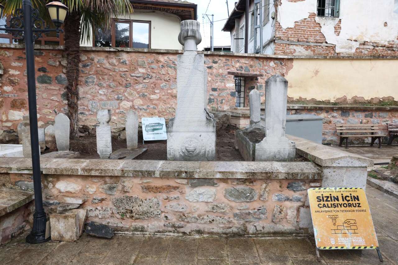 Bursa'da 700 yıllık tarihi eserin haziresi gün yüzüne çıkıyor 1