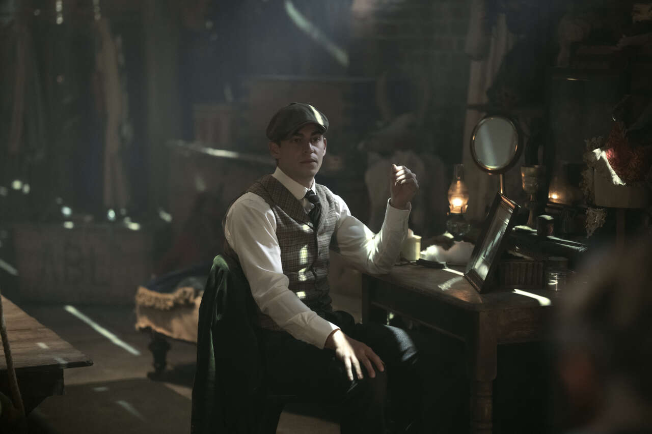 Sherlock Holmes sevenlere müjde : Guy Ritchie imzalı “Young Sherlock” geliyor 6