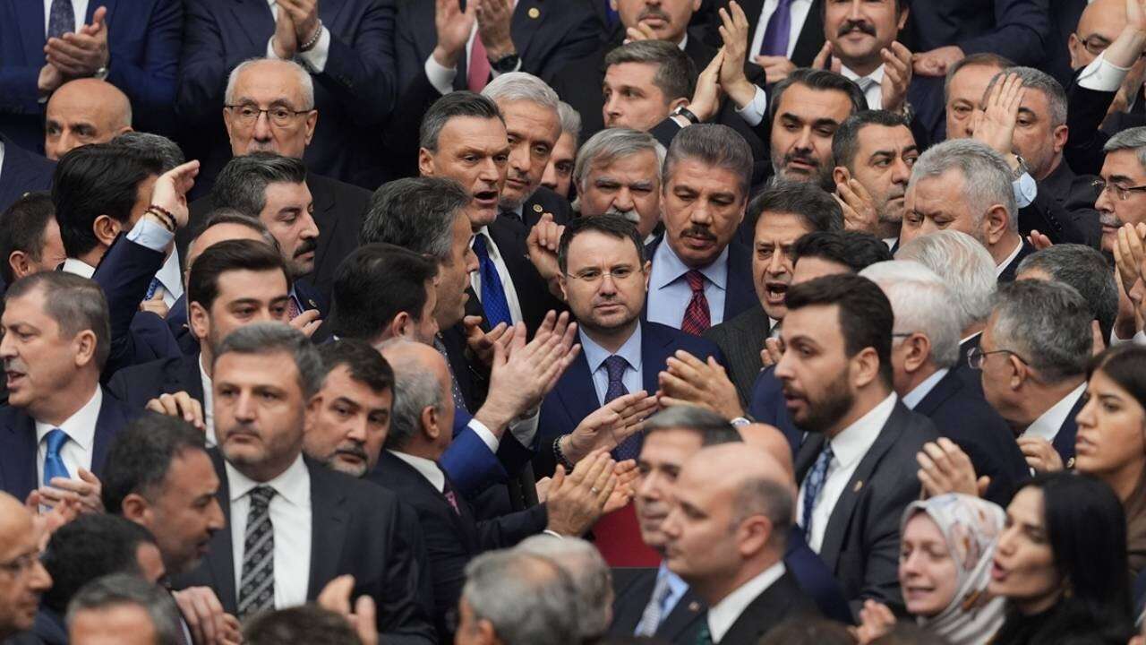 Muhalefetten iktidara: 'Bundan sonra kürsüyü grubunuza götürün' 1