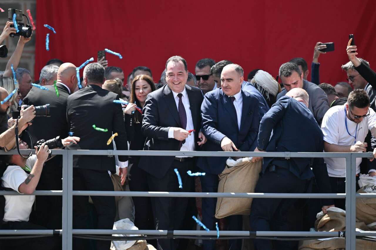 Manisa'da festival sona erdi: 10 ton mesir macunu saçıldı 7