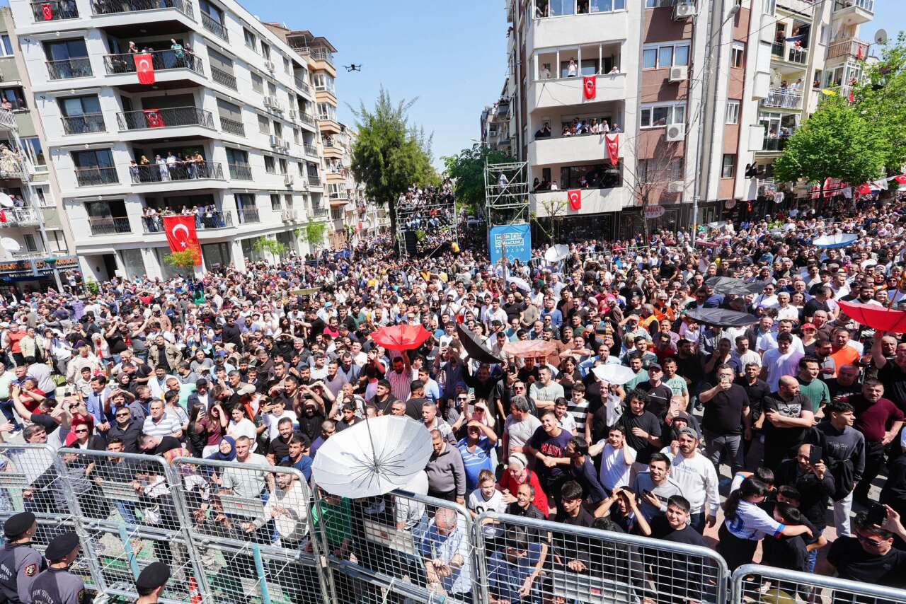 Manisa'da festival sona erdi: 10 ton mesir macunu saçıldı 6