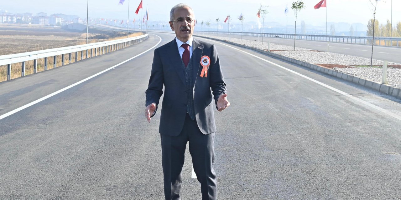 Bakan Uraloğlu, yeni projeyi açıkladı; 'akıllı yollar' geliyor