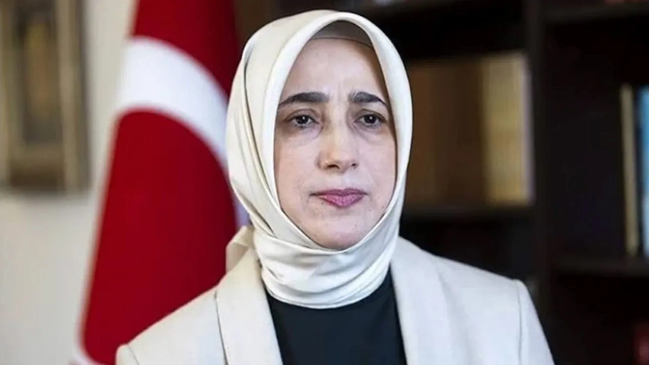 Özlem Zengin’in görevden alınma iddialarına yalanlama geldi