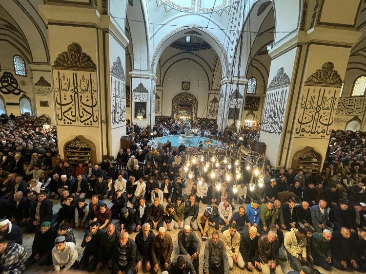 Bursa bayram namazı için Ulu Cami'ye akın etti