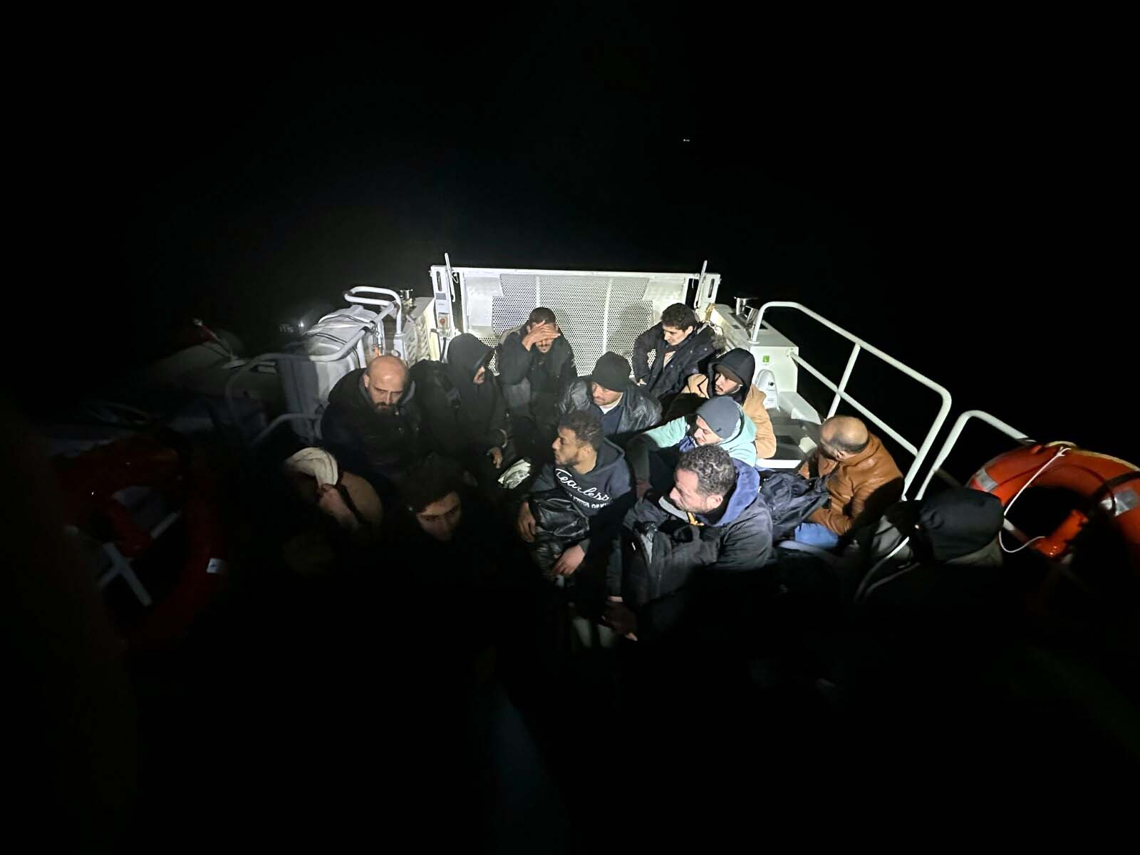Bir gecede Muğla'da 102 kaçak göçmen kurtarıldı
