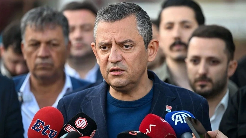 Özel, TRT ekibinin de yaralandığı saldırıyı kınadı: İsrail'in gazetecileri hedef almasını lanetliyorum