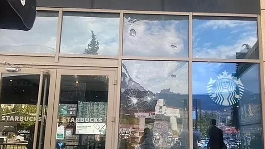 Starbucks'a saldırılar yeniden başladı: Önce pompalı tüfekle ateş açtı, sonra taş attı