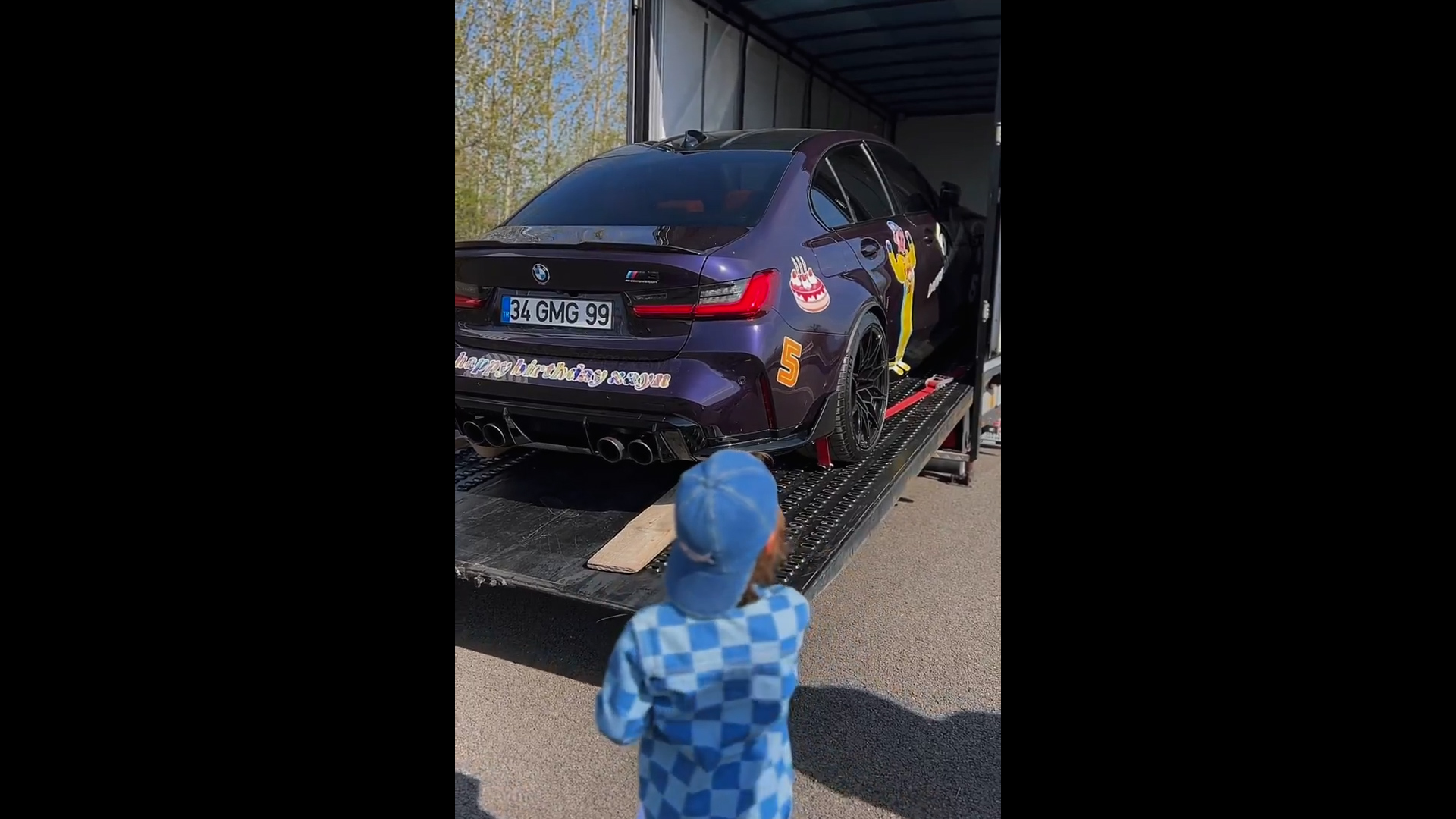 Kenan Sofuoğlu'nun oğlu Zayn Sofuoğlu, 5. yaşını pistte spor arabasıyla kutladı