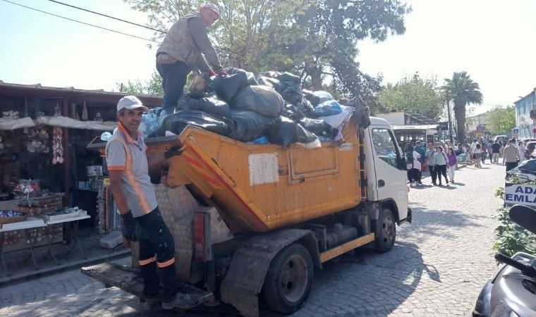 Ayvalık’ta bayram tatilinde 15 bin ton çöp toplandı
