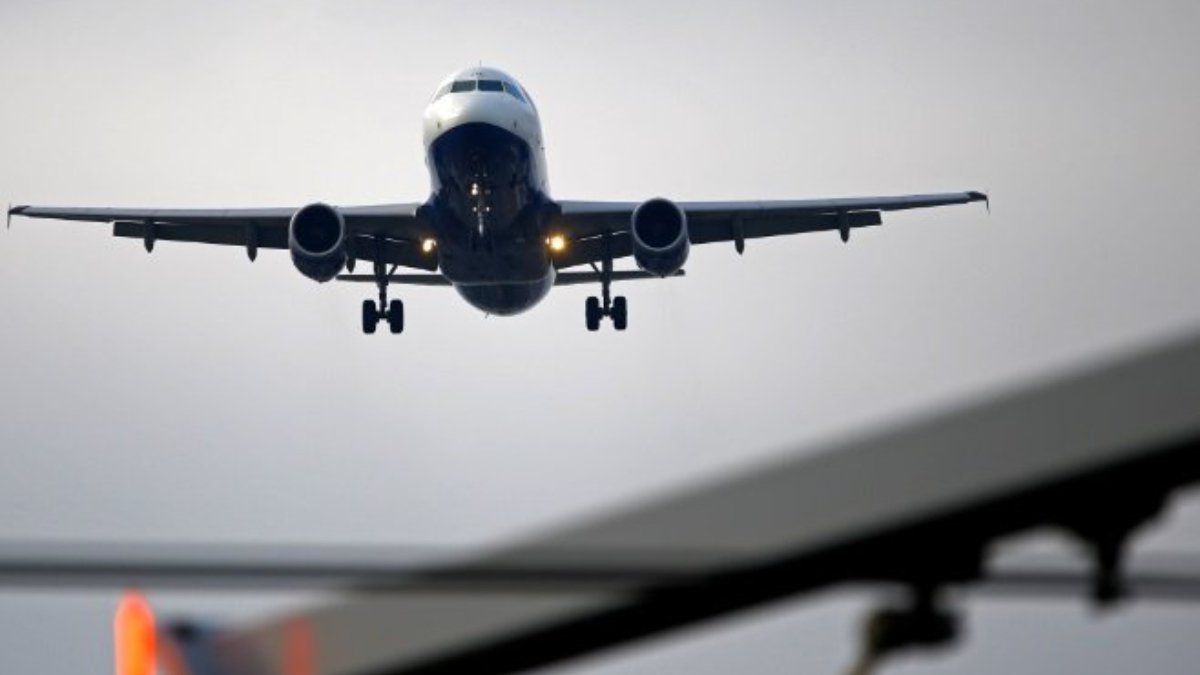 Bir havayolu şirketi daha İsrail’e uçuşlarını durdurdu