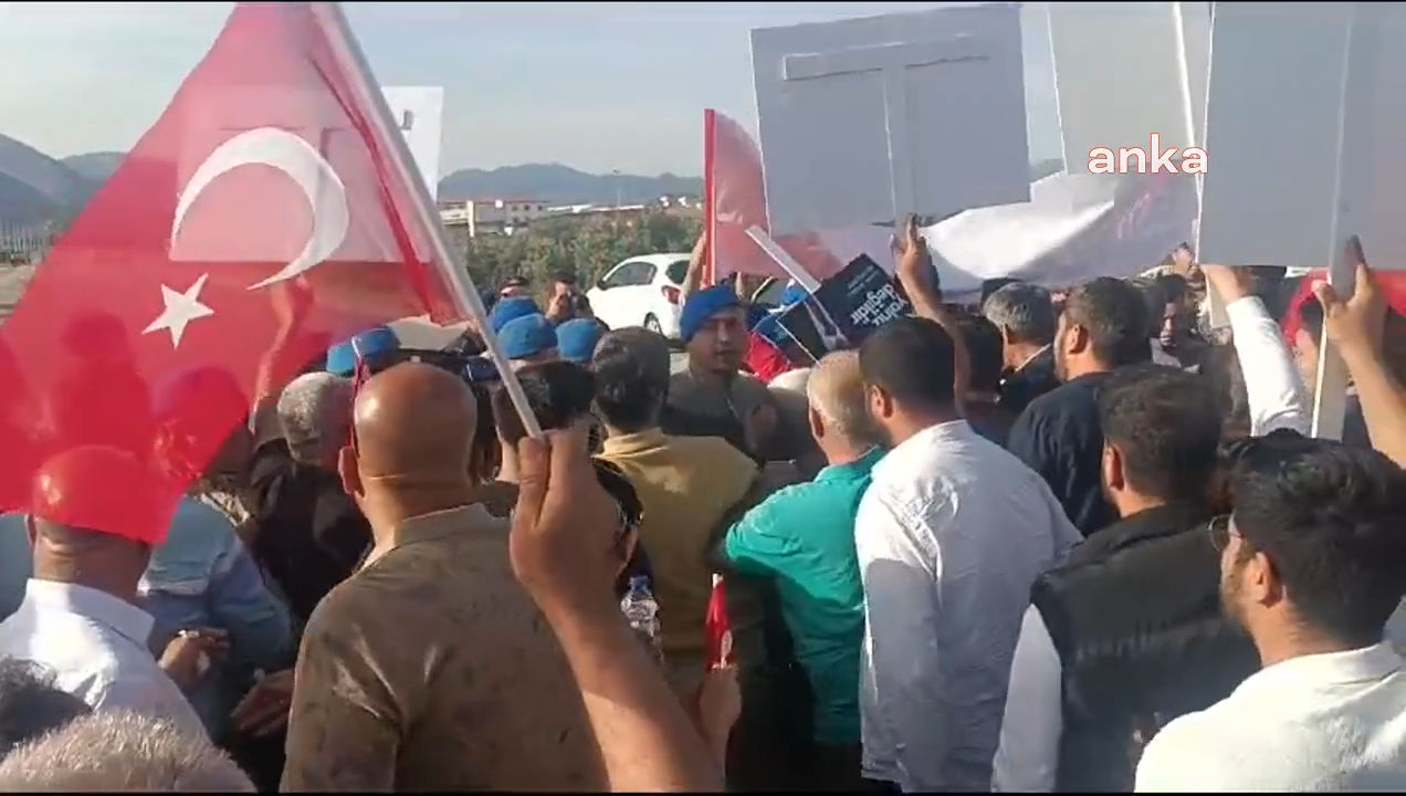 Kepez Belediye Başkanı’nın tutuklanmasını protesto eden CHP’lilere, jandarma müdahalesi