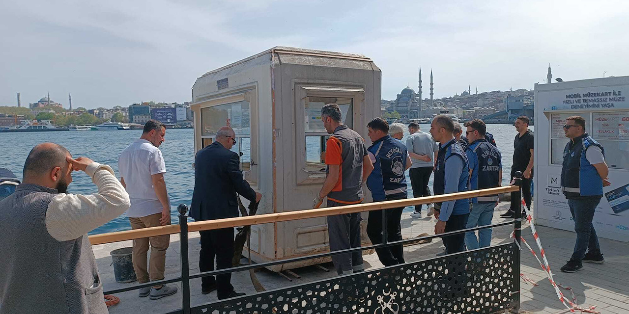 Beyoğlu Belediyesi Karaköy Sahili’ne kurulan işletmeyi kaldırdı
