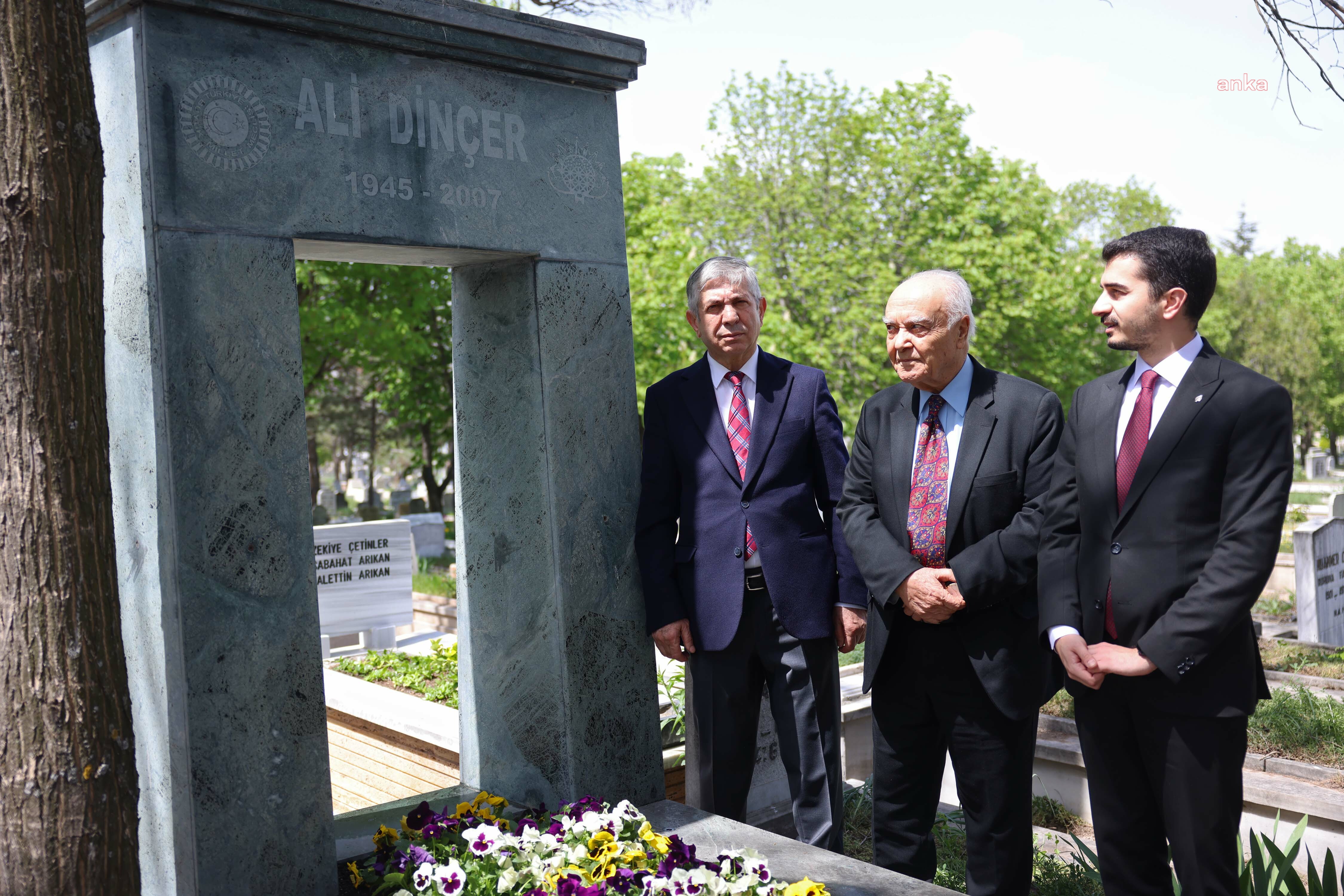Eski Ankara Belediye Başkanı Ali Dinçer mezarı başında anıldı