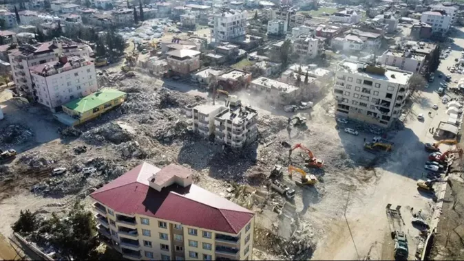 Depremde 186 kişiye mezar olan binanın ruhsatsız yapıldığı ortaya çıktı