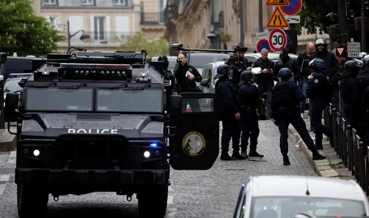 Paris'te İran Büyükelçiliği önünde bomba tehdidi