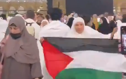 Kabe'de Filistin bayrağı açan Türk kadın gözaltına alındı