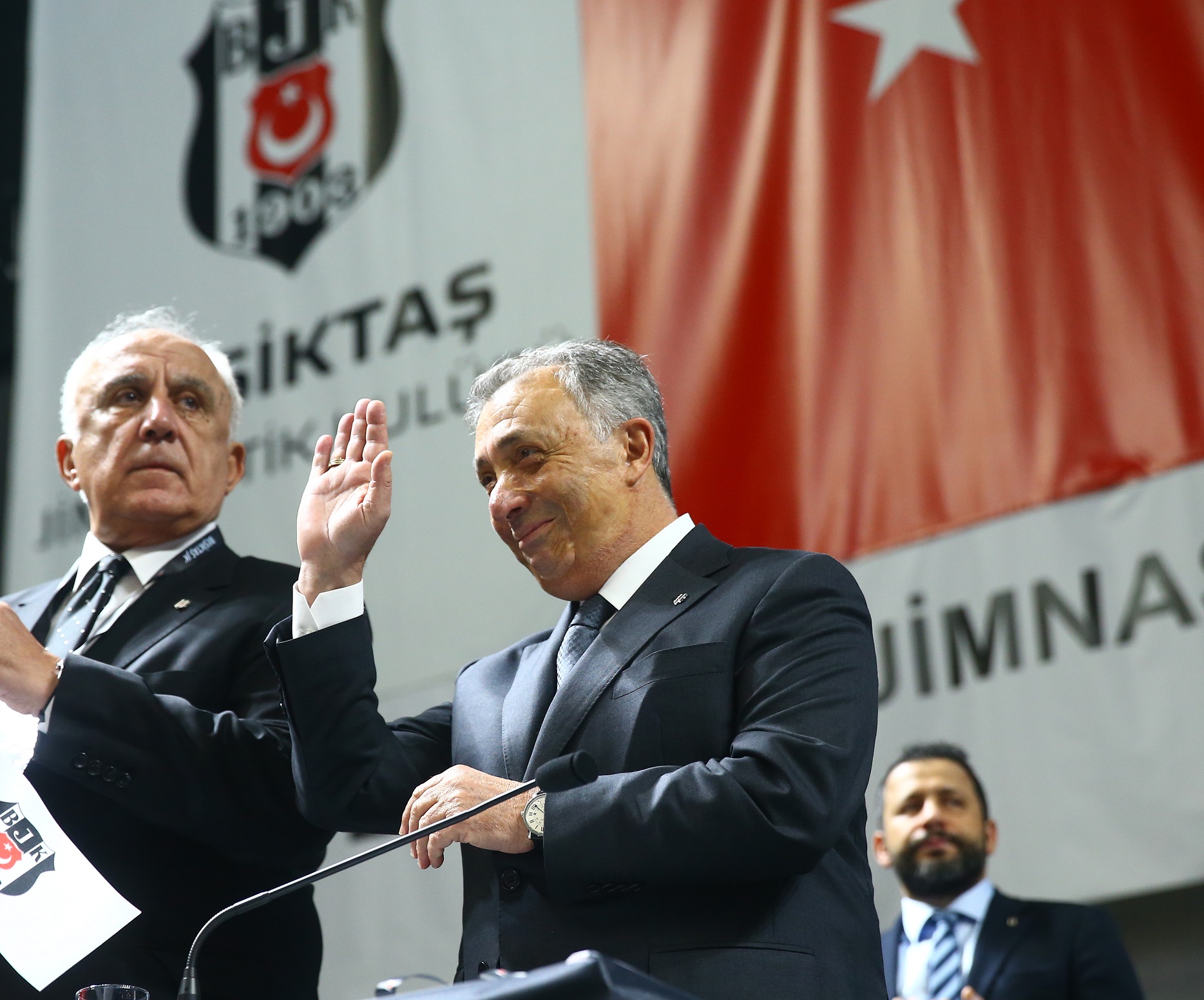 Ahmet Nur Çebi Beşiktaş'a alkışlarla veda etti