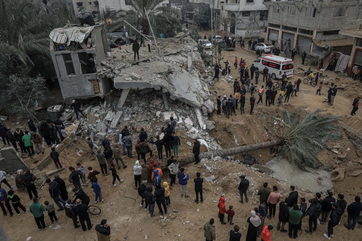 İsrail, Gazze'deki Deir el-Balah'ta yerlerim yerini hedef aldı: 24 Filistinli hayatını kaybetti