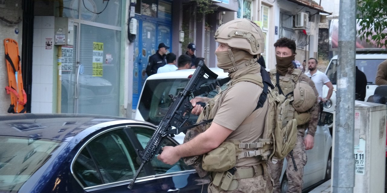 Eşini ve çocuklarını rehin alan adamı özel harekat polisleri yakaladı