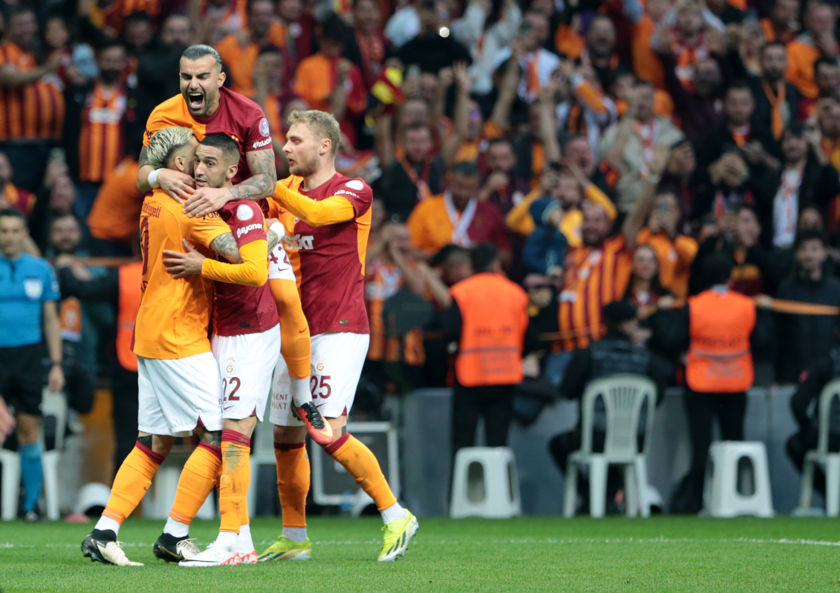 "Galatasaray olarak hedefimiz sadece şampiyonluk değil, 105 puanla şampiyonluk"