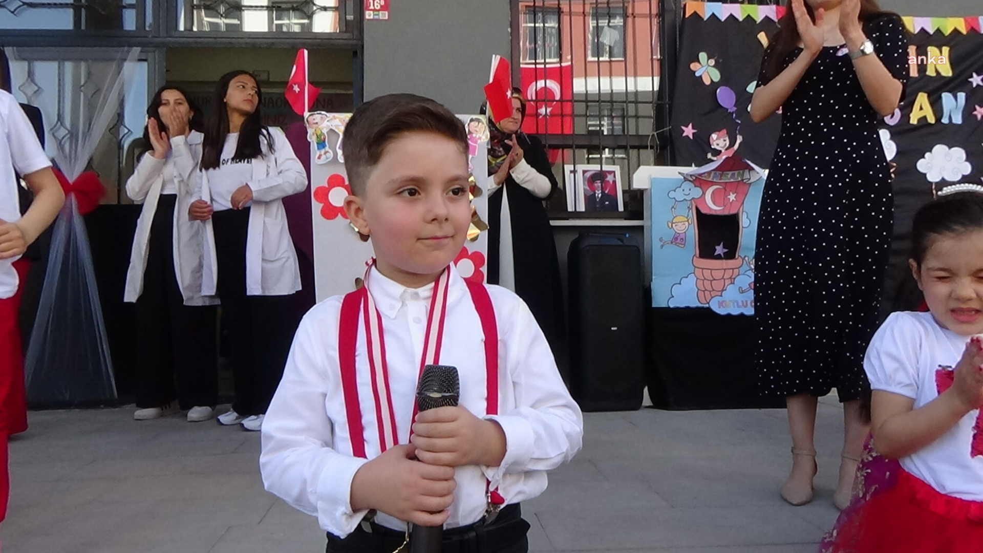 Okuma yazma bilmeyen 5 yaşındaki Muhammed Miraç Aras İstiklal Marşı'nı ezbere okudu