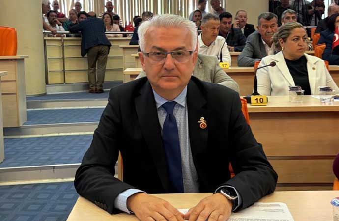 Kepez Belediyesi’ne vekaleten CHP Meclis Üyesi Refik Emre Altekin başkan seçildi