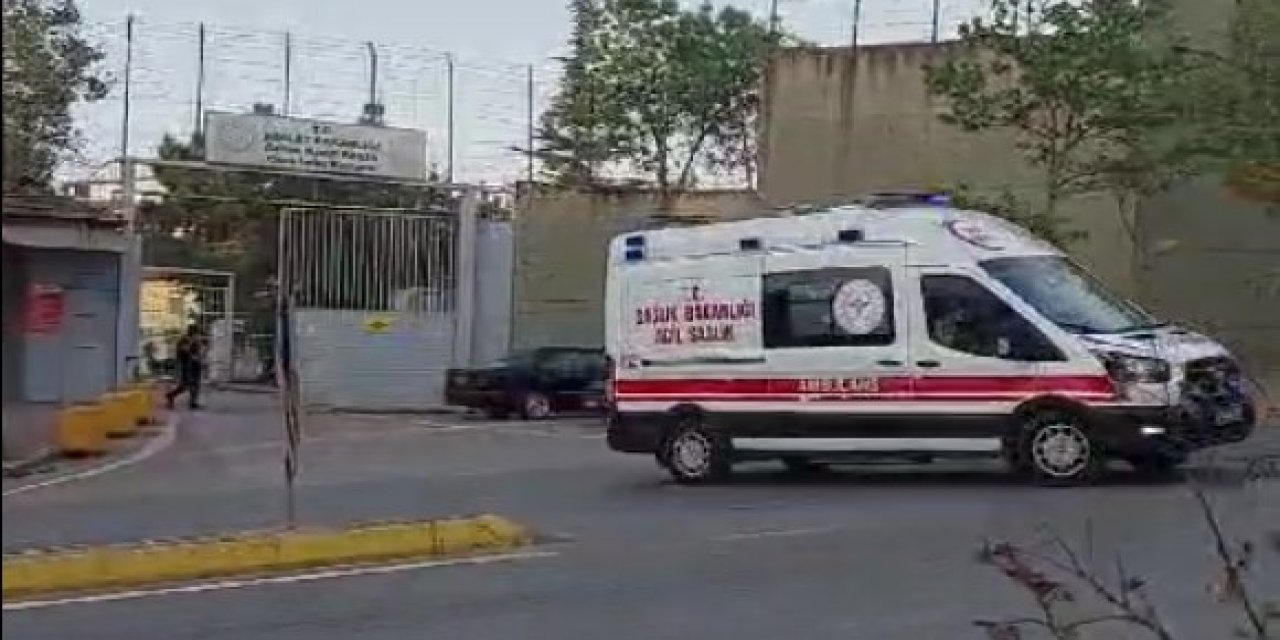 Gebze Cezaevi'nde çarşafları yakan iki tutuklu hastaneye kaldırıldı