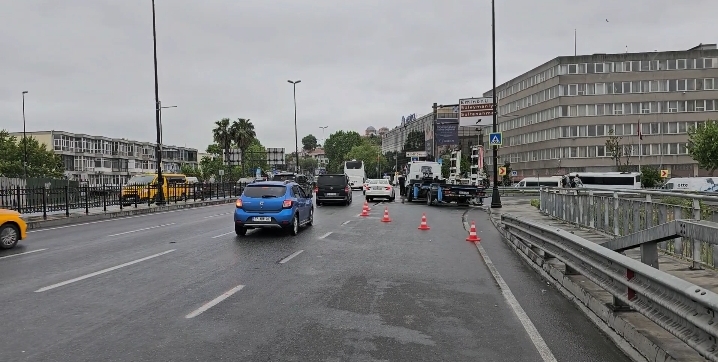 İstanbul öğlene kadar kapalı; vapur ve tramvay seferleri de durduruldu