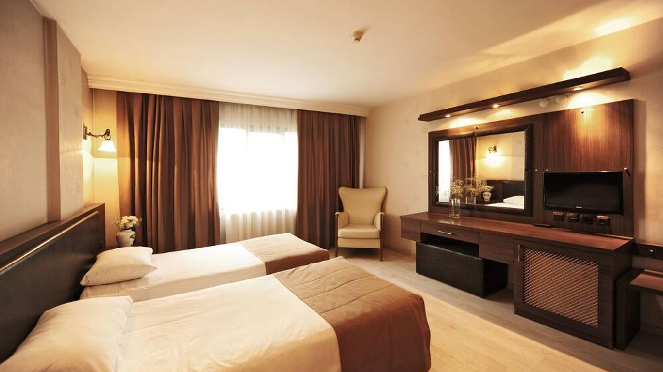 Ankara'da bir otel işletmecisinin müşteri yorumlarına verdiği yanıtlar şok etti