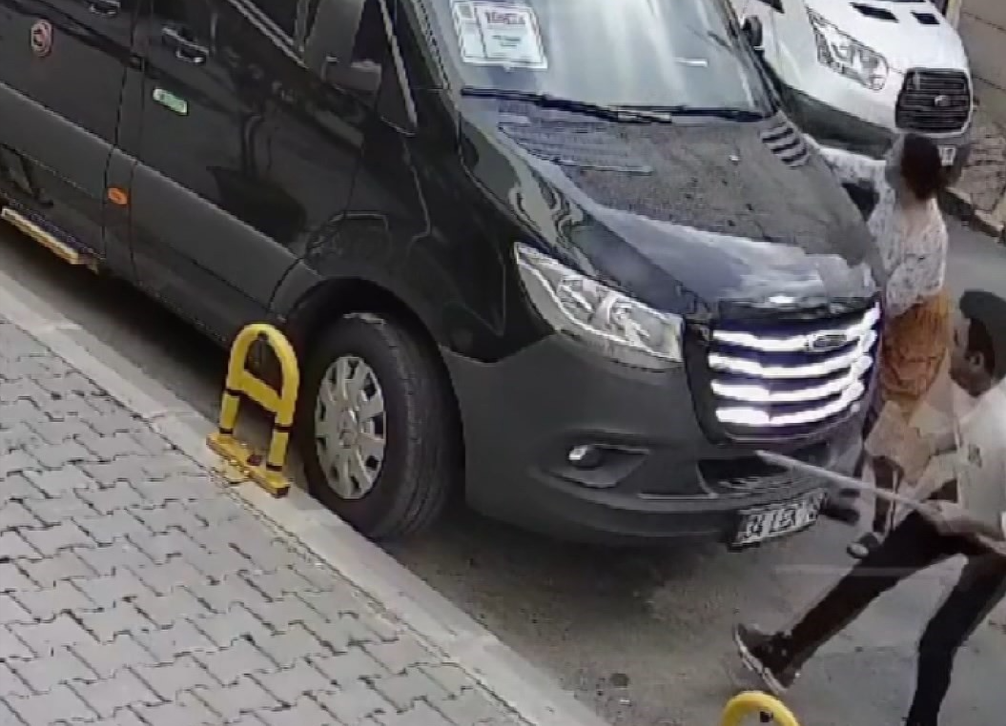 Eyüpsultan'da park yeri kavgası: Bıçaklı grup, şoföre saldırdı