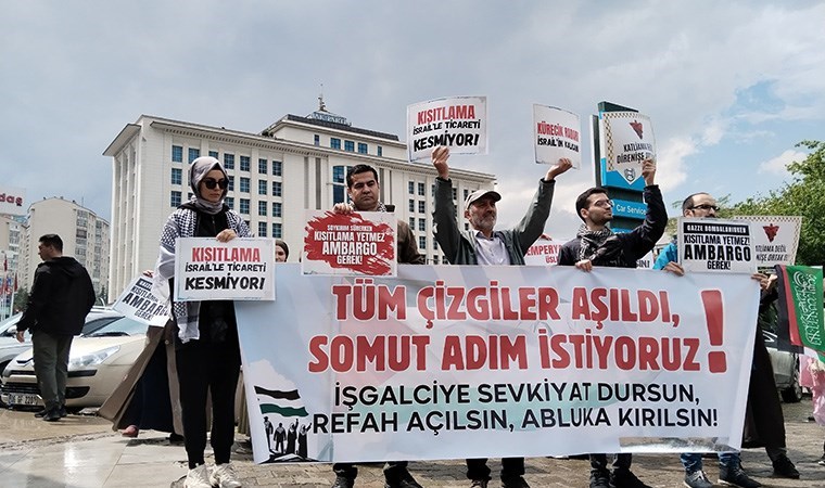 AKP Genel Merkezi önünde 'İsrail' tepkisi: 'Zeybekci, katliamı basitleştirdi'